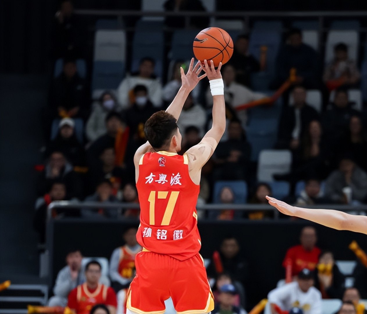 NBA总决赛倒计时；广厦男篮冲刺阶段队长鼓劲；细节引发关注；震撼外界；训练强度明显提升的简单介绍