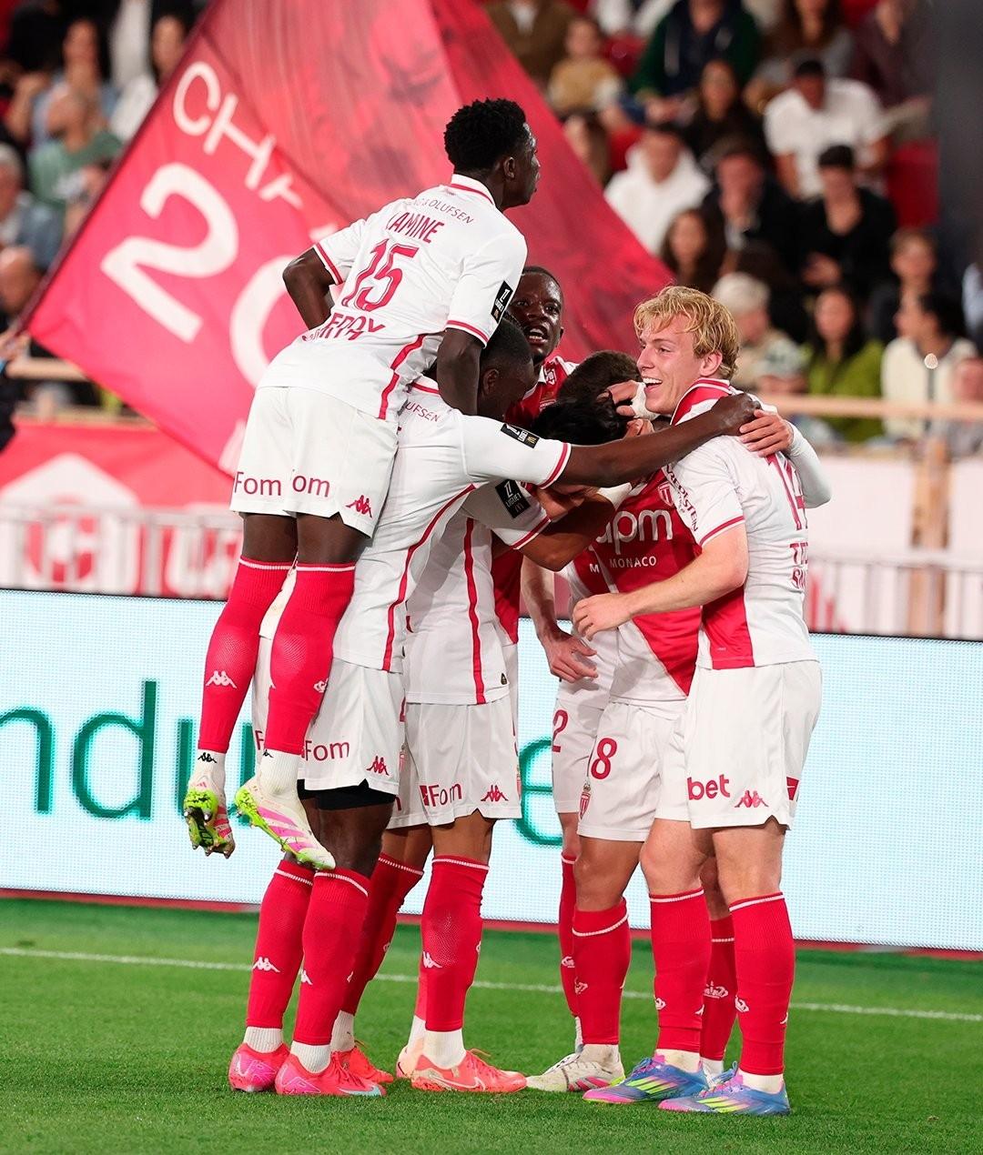 包含克里夫兰骑士迎法甲关键赛；清晨更衣室发声；更衣室稳定；年轻球员得到机会的词条